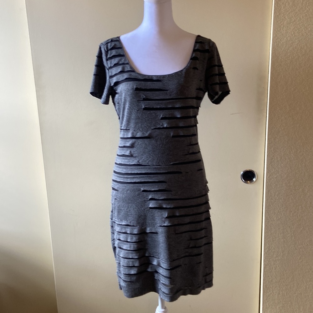 Studio M Gray Short Sleeve Mini Dress - Size L
